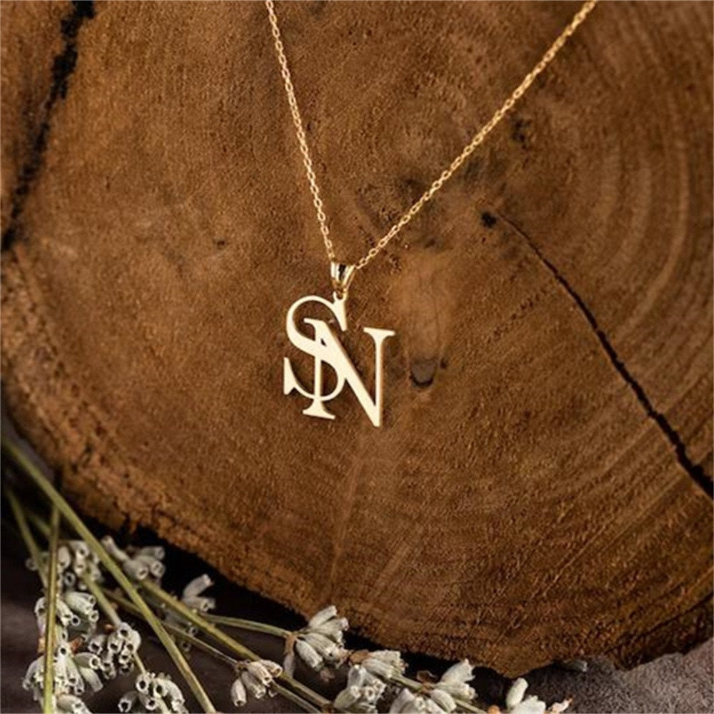 Couples Custom Initial Letter  - Birth Flower Necklace 리뷰 및 가격